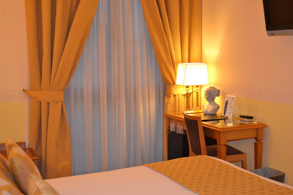Seccy Hotel Boutique Art & Museum Fiumicino Oda fotoğraf
